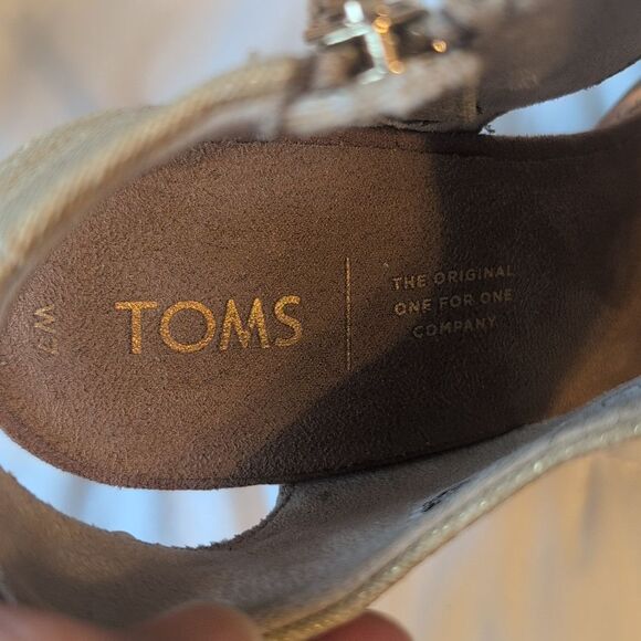 Tom's Size 7 Metallic Foil Champagne Majorca Cut Out Heels, NEW - Picture 4 of 11